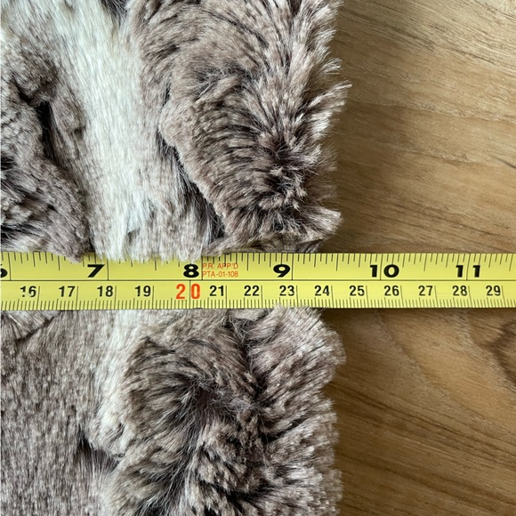 LOFT Faux Fur Infinity Scarf - Picture 12 of 17